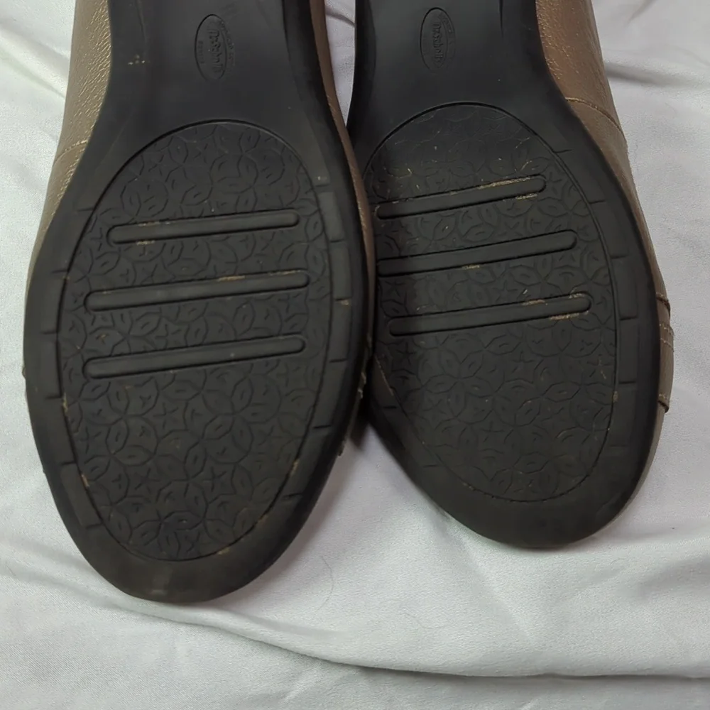 Dr Scholl's Sz 9 Gold/Copper Flats. Comfortable and stylish comfort flats - Picture 10 of 12